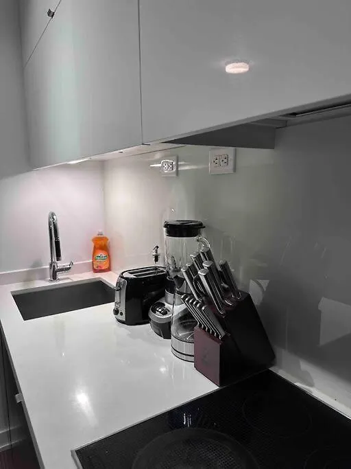 Stylish 2 Bedrooms Condo W/ Awesome View & Parking Toronto 0*,