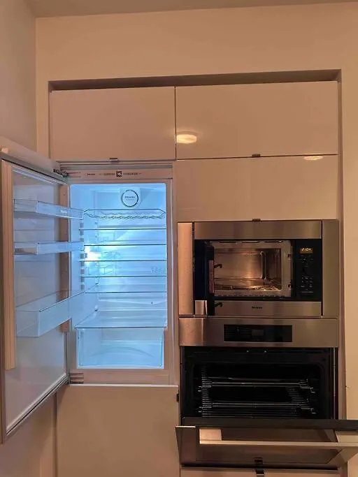 Stylish 2 Bedrooms Condo W/ Awesome View & Parking Toronto Apartment