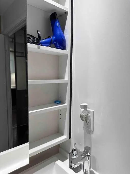 Apartment Stylish 2 Bedrooms Condo W/ Awesome View & Parking Toronto Canada