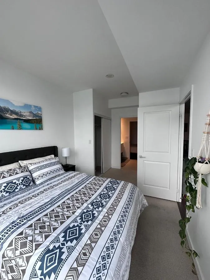 Stylish 2 Bedrooms Condo W/ Awesome View & Parking Toronto 0*,  Canada