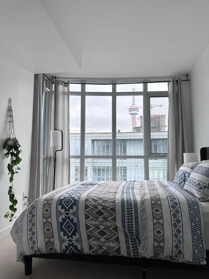 Stylish 2 Bedrooms Condo W/ Awesome View & Parking Toronto